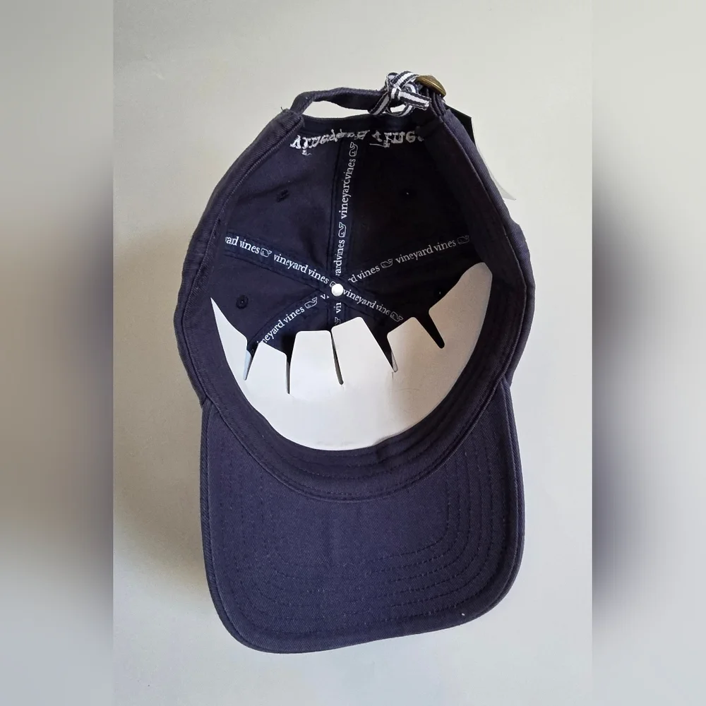 NWT Vinyard Vines Pink Whale Logo Baseball Hat in Vineyard Navy Women's